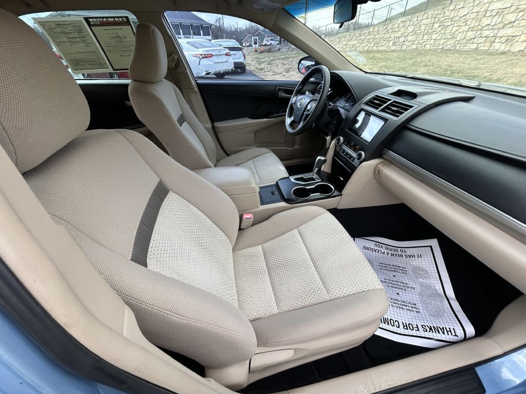 2014 Toyota Camry Image 18