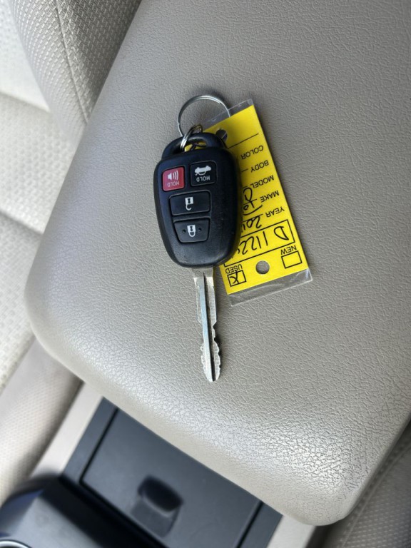 2014 Toyota Camry Image 22