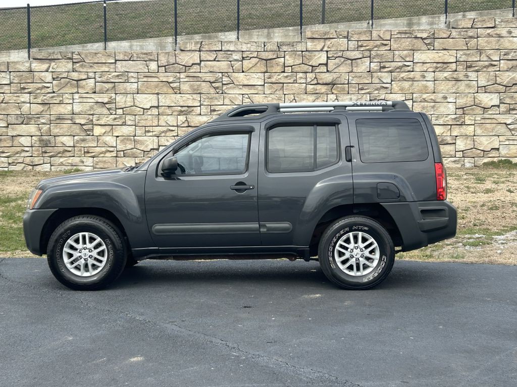 2015 Nissan Xterra Image 2