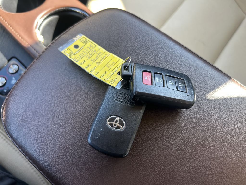 2014 Toyota Avalon Image 22