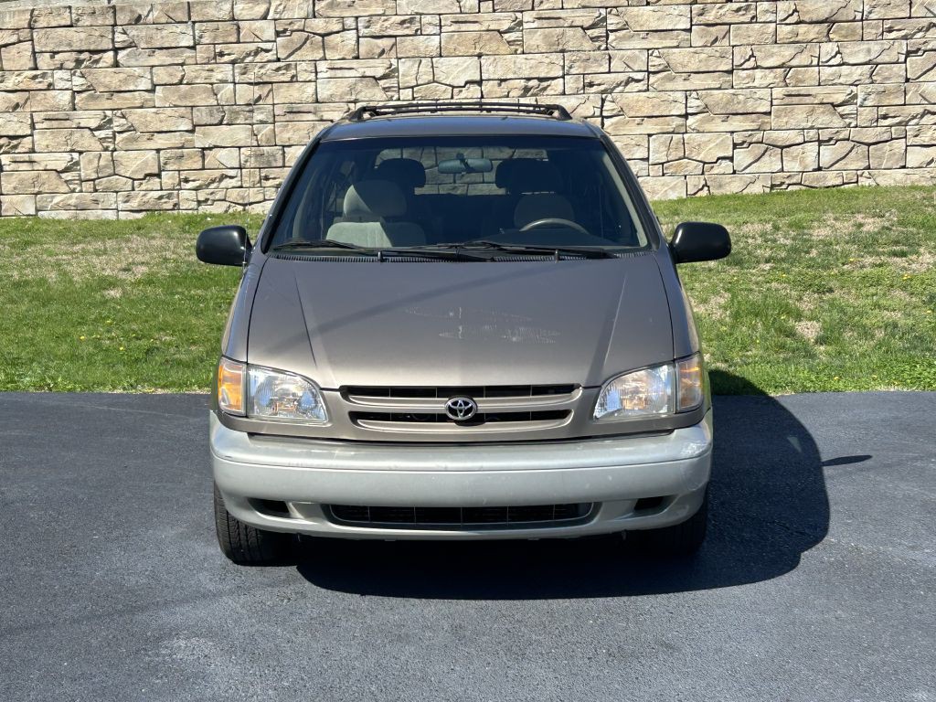 1999 Toyota Sienna Image 4