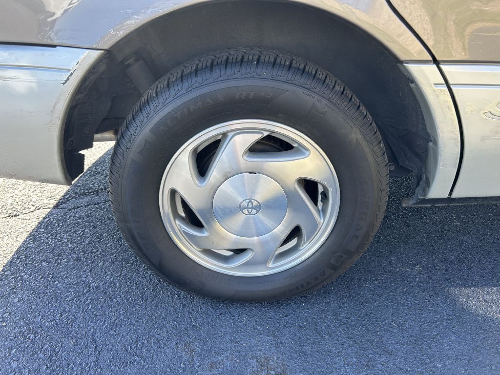 1999 Toyota Sienna Image 6