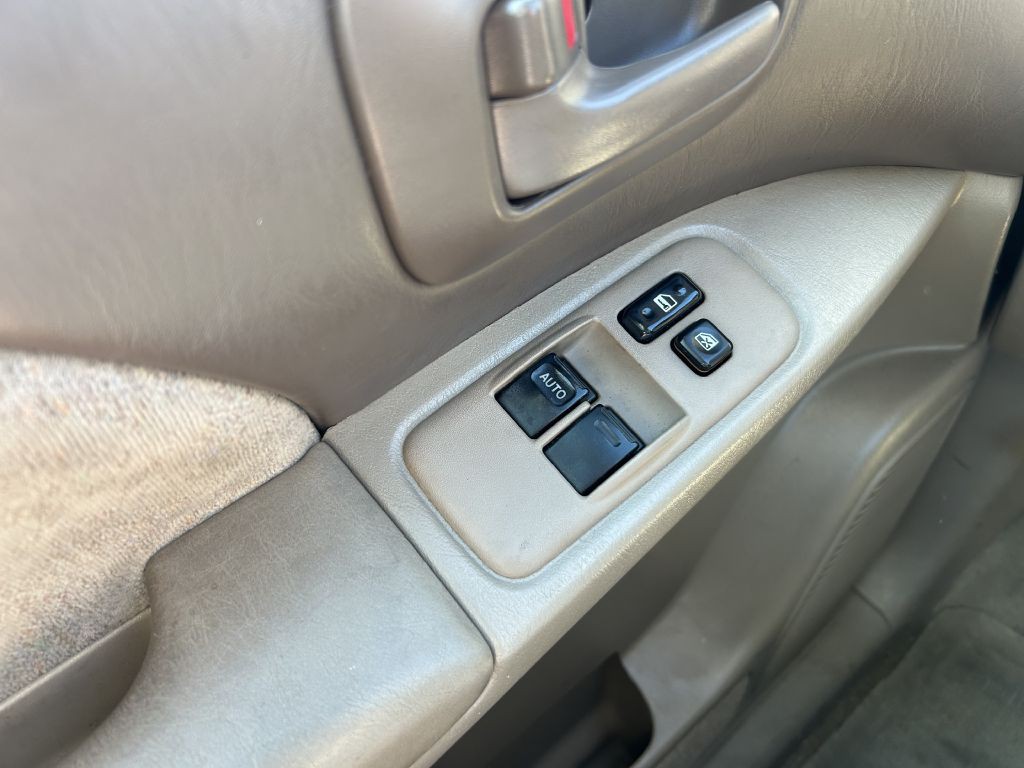 1999 Toyota Sienna Image 7