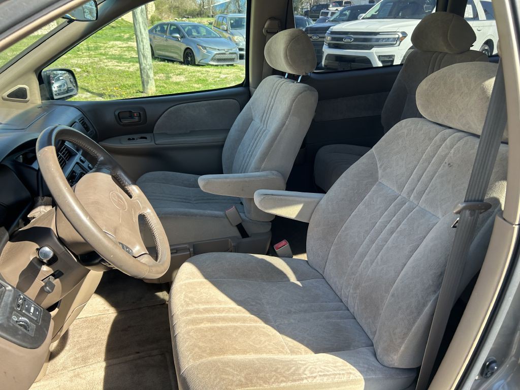 1999 Toyota Sienna Image 8