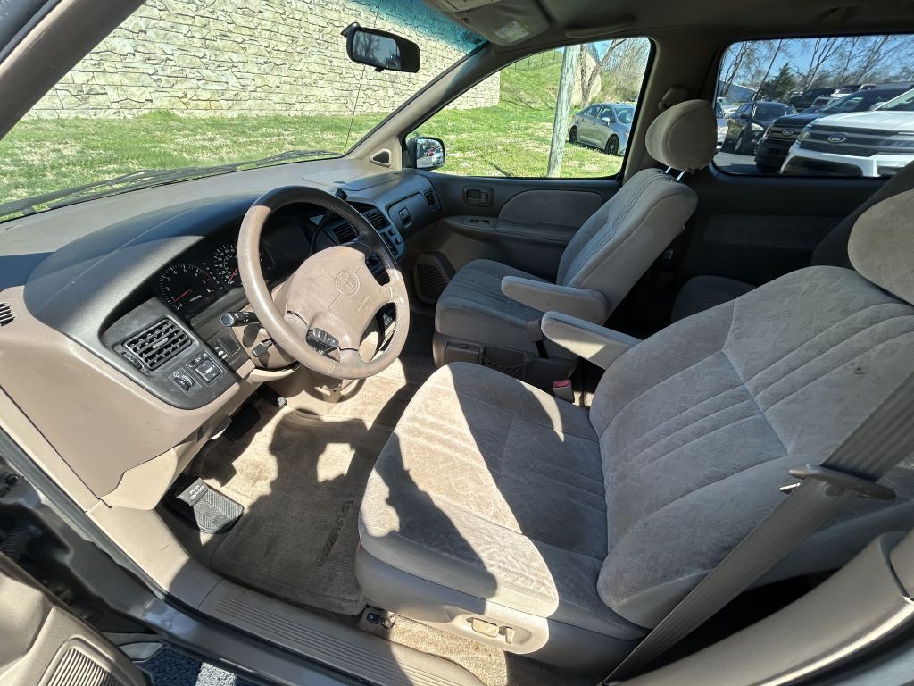 1999 Toyota Sienna Image 9