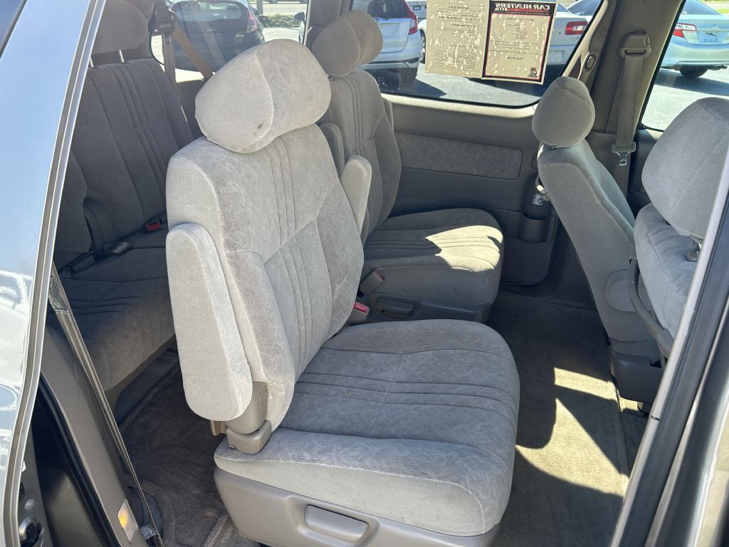 1999 Toyota Sienna Image 14