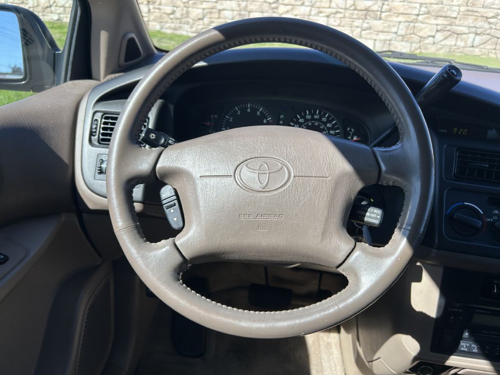 1999 Toyota Sienna Image 18