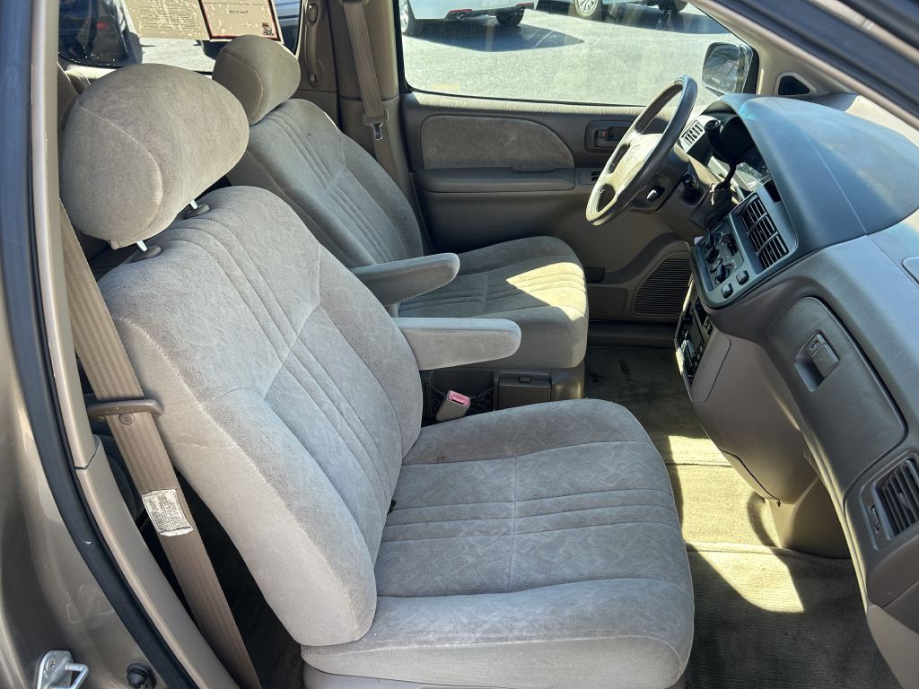 1999 Toyota Sienna Image 19