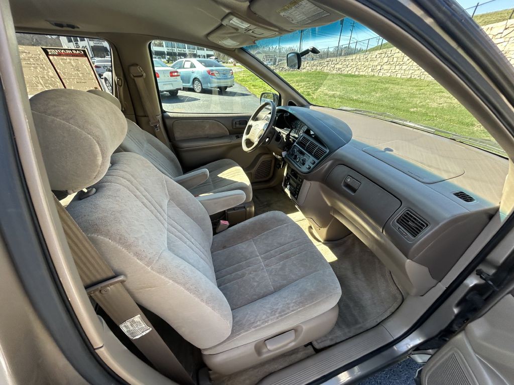 1999 Toyota Sienna Image 20