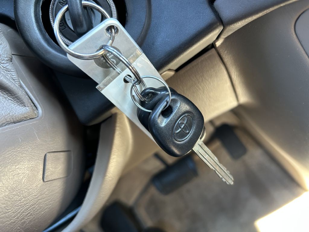 1999 Toyota Sienna Image 23