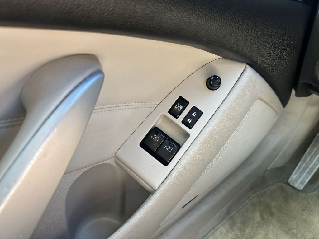 2013 INFINITI G37 Image 7