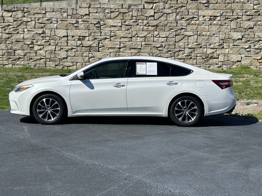 2016 Toyota Avalon Image 2