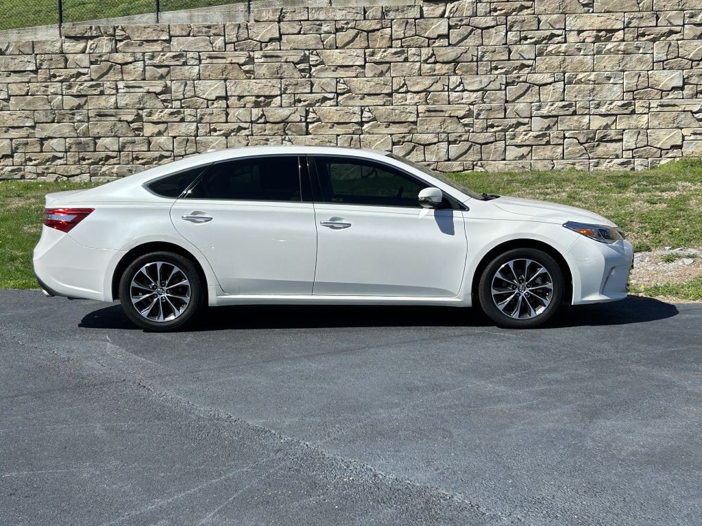 2016 Toyota Avalon Image 3