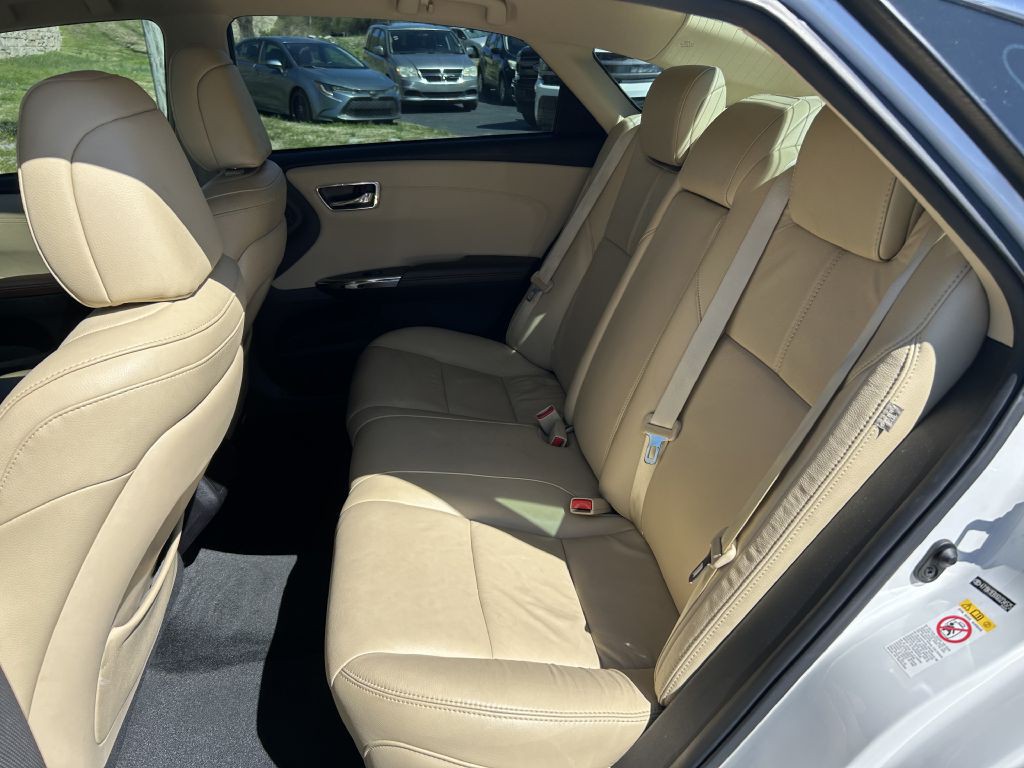 2016 Toyota Avalon Image 12