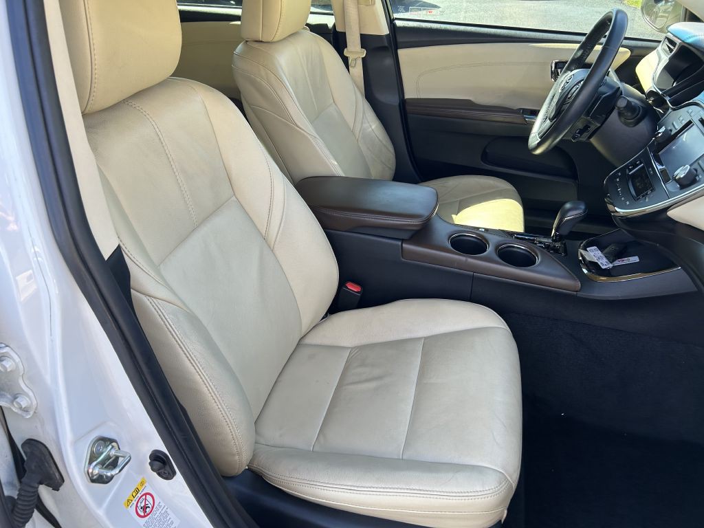 2016 Toyota Avalon Image 18