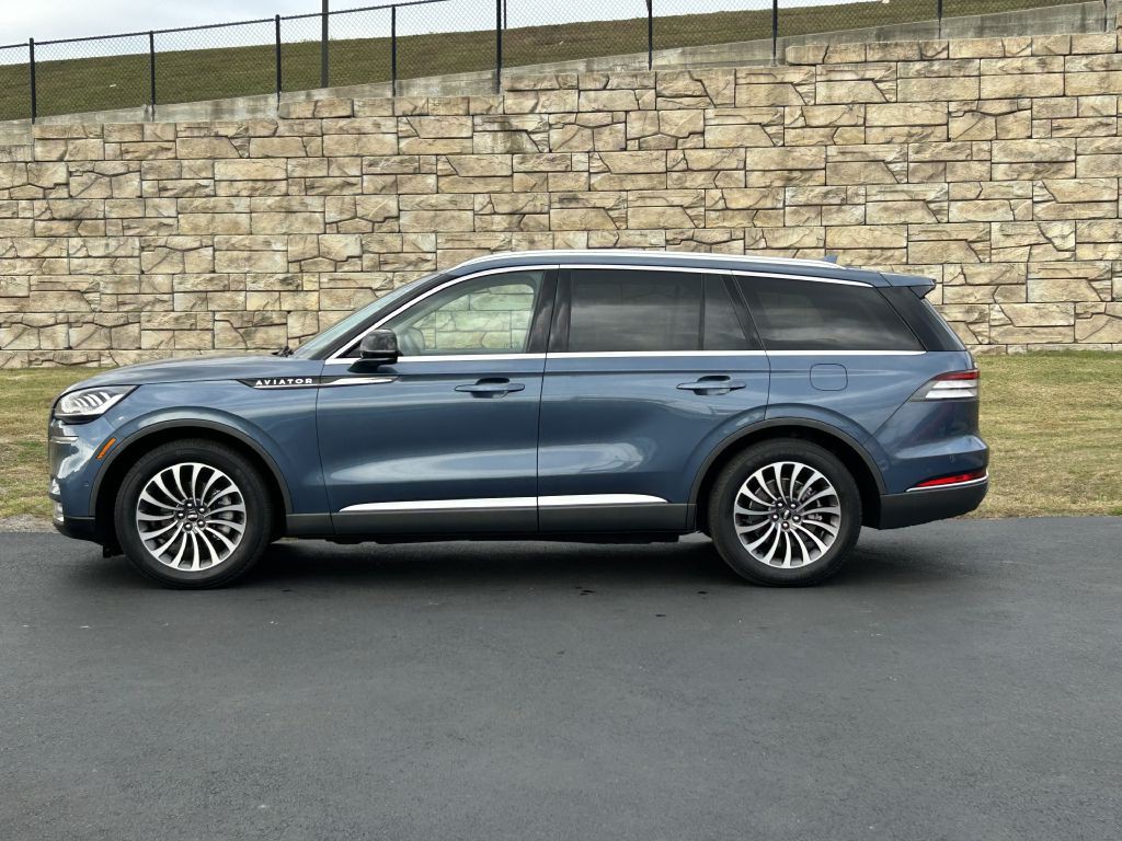 2020 Lincoln Aviator Image 2