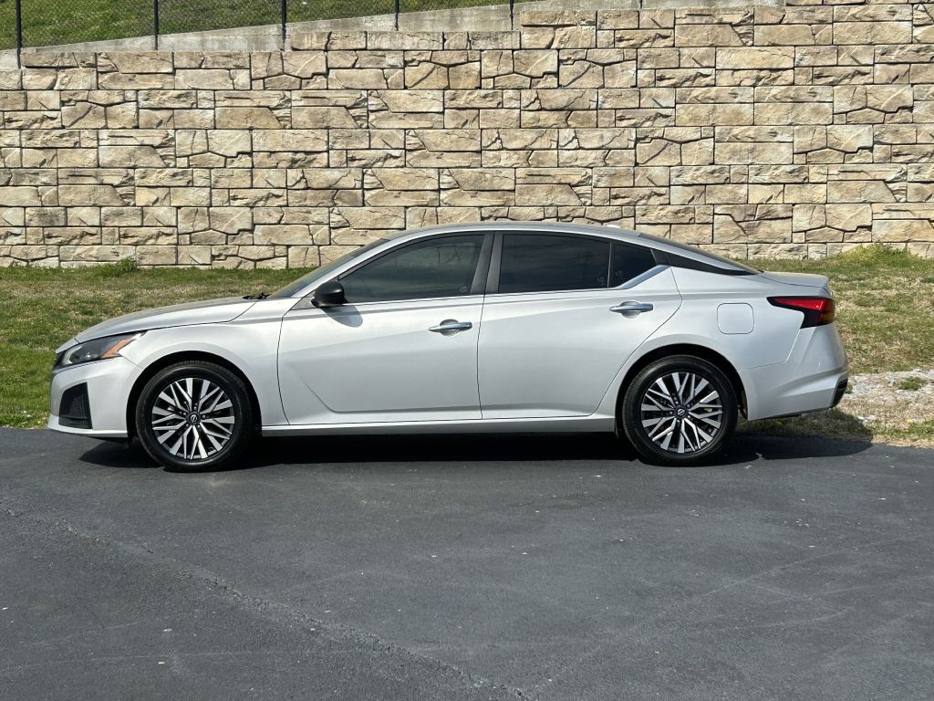 2024 Nissan Altima Image 2