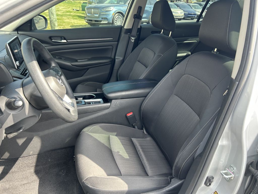 2024 Nissan Altima Image 8