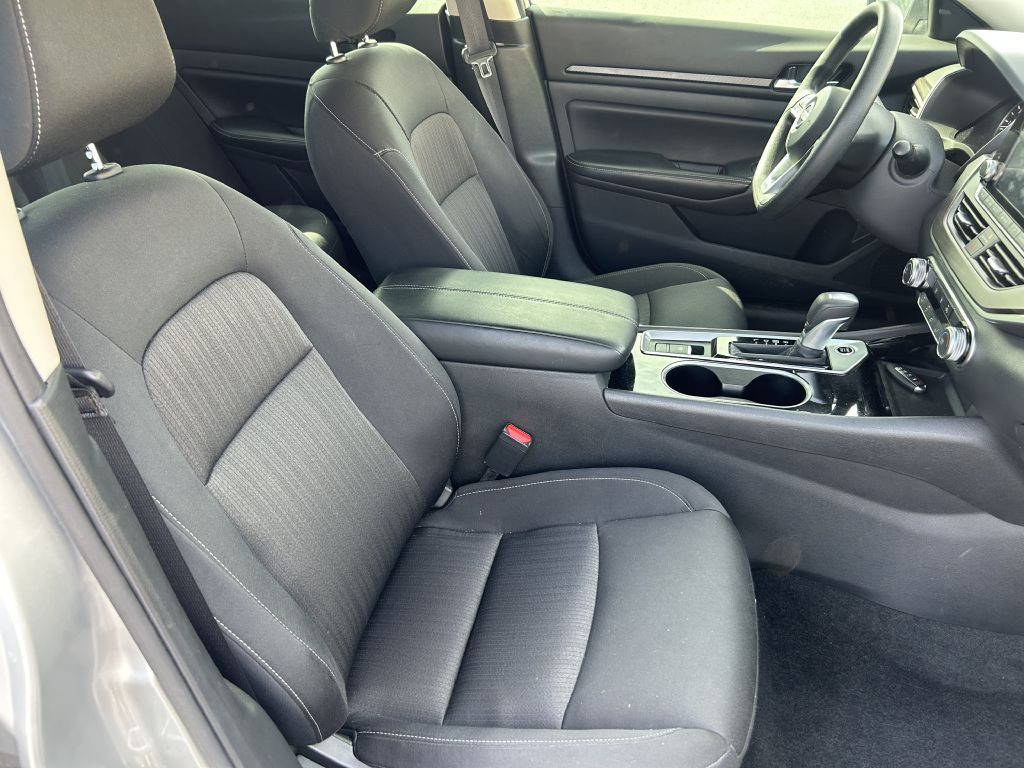 2024 Nissan Altima Image 17
