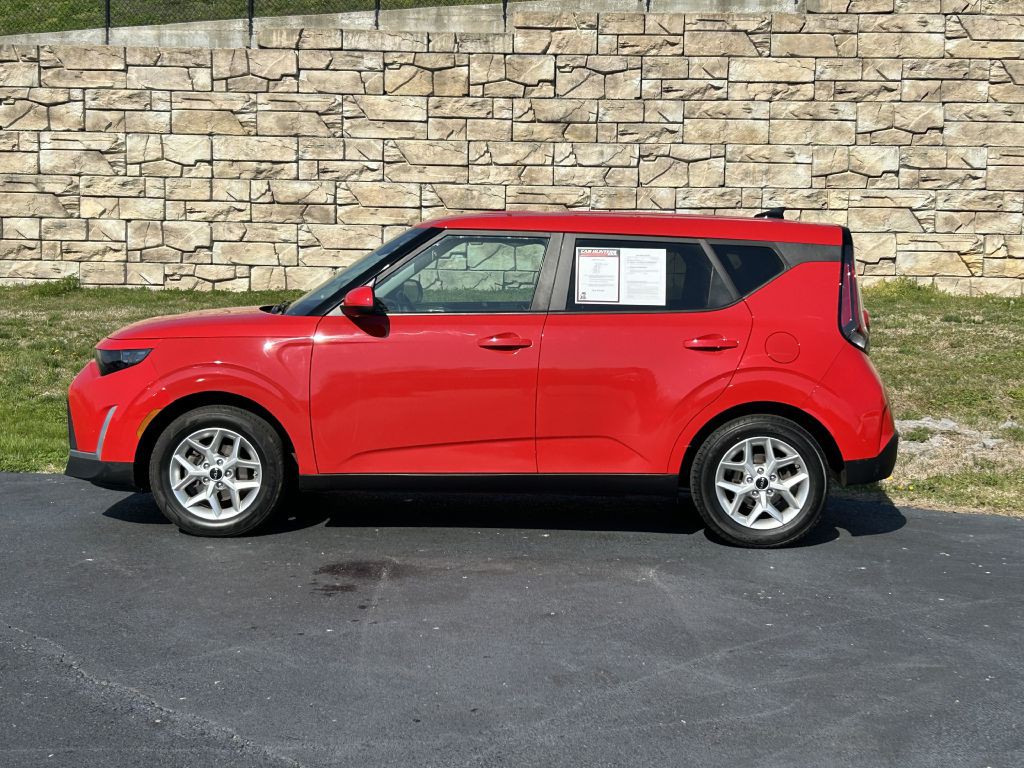 2023 Kia Soul Image 2