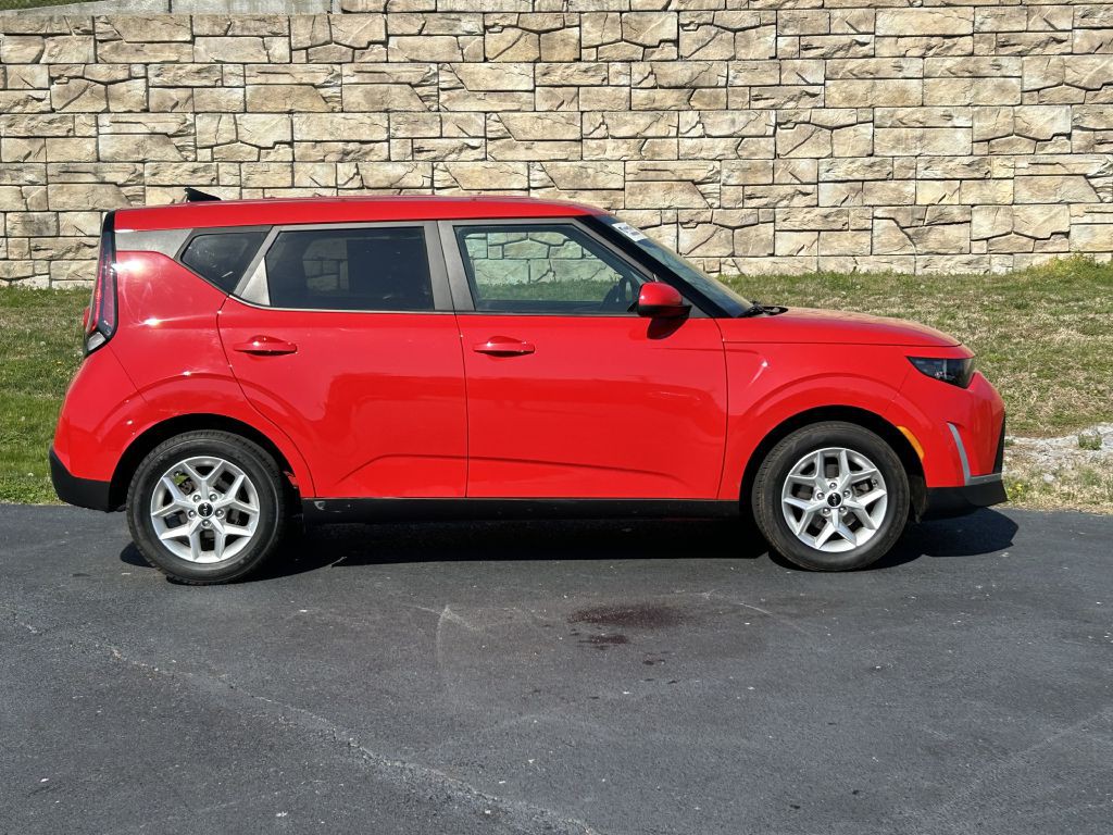 2023 Kia Soul Image 3
