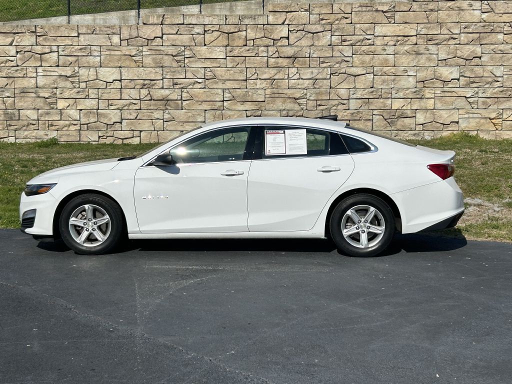 2023 Chevrolet Malibu Image 2