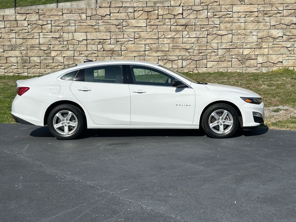 2023 Chevrolet Malibu Image 3