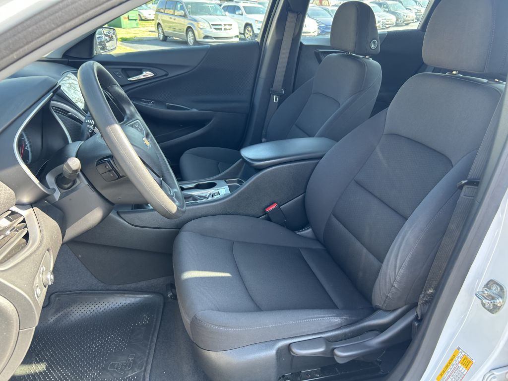 2023 Chevrolet Malibu Image 8