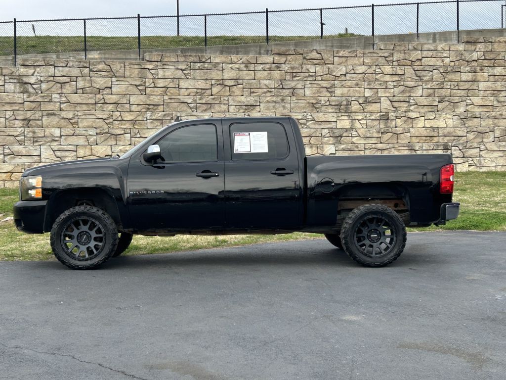 2011 Chevrolet Silverado 1500 Image 2