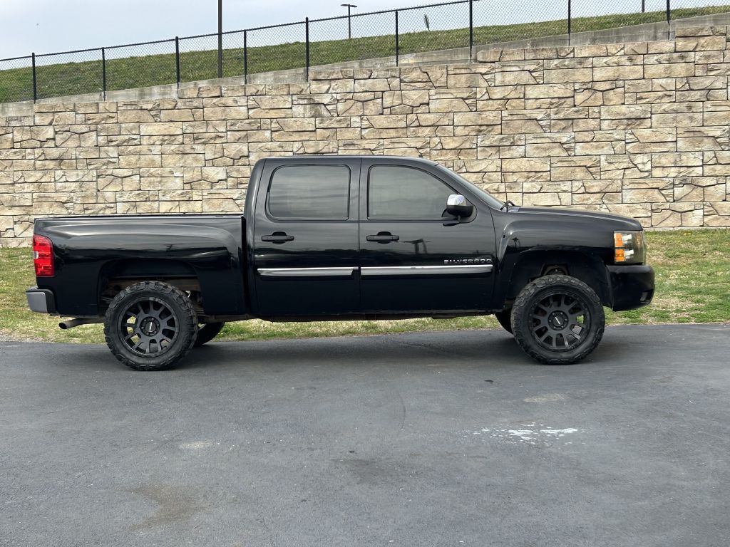 2011 Chevrolet Silverado 1500 Image 3