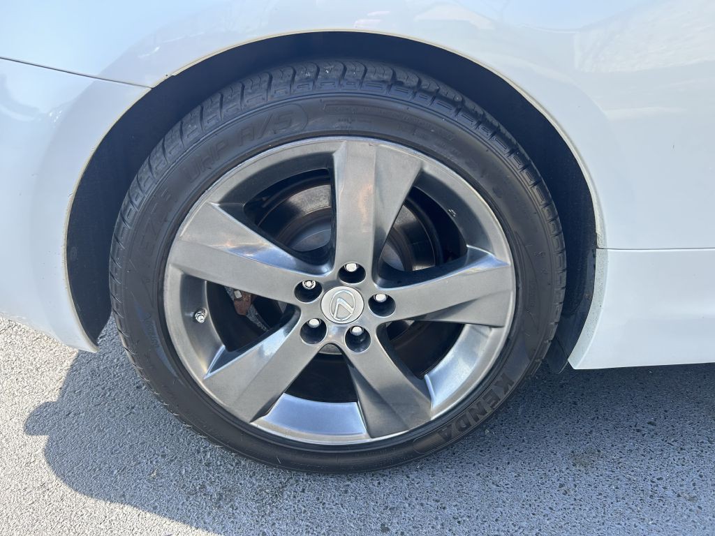 2011 Lexus IS Image 9