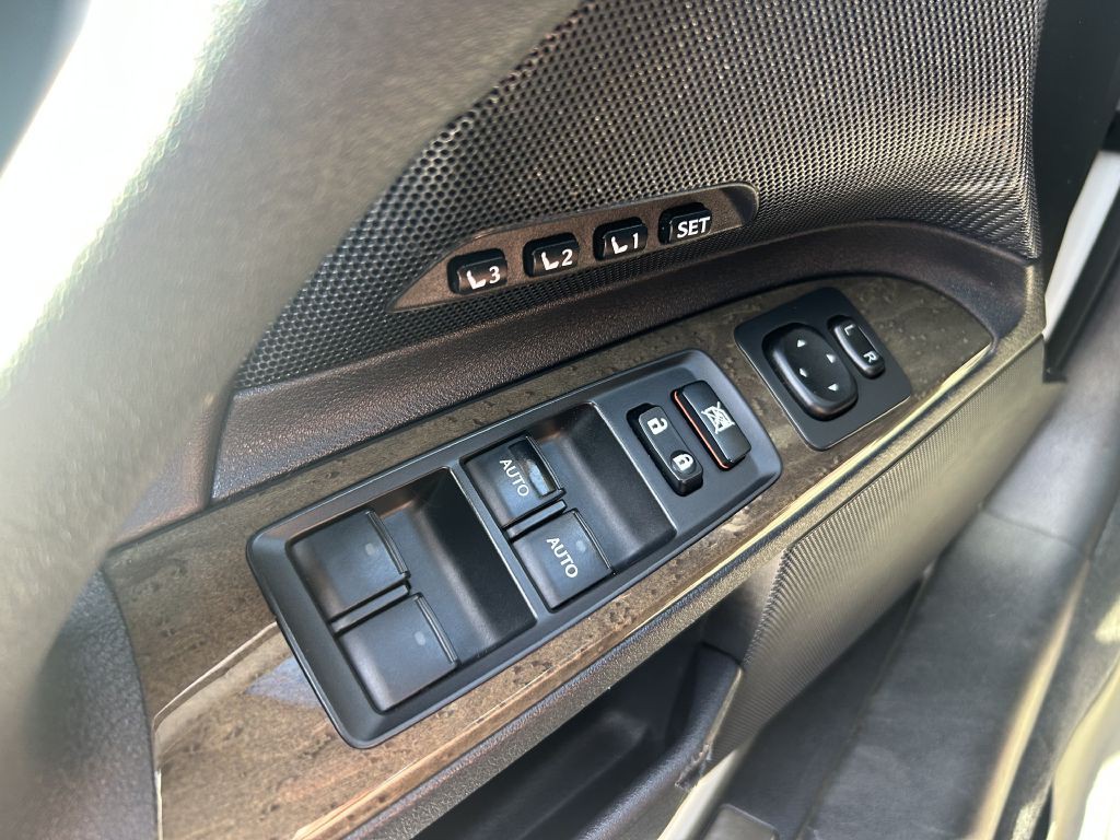 2011 Lexus IS Image 10