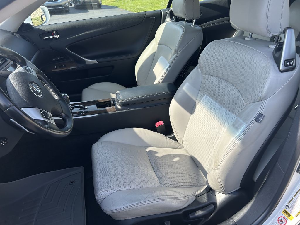 2011 Lexus IS Image 11