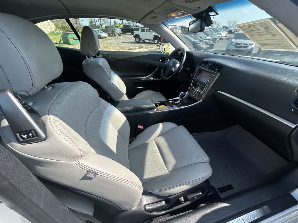2011 Lexus IS Image 18