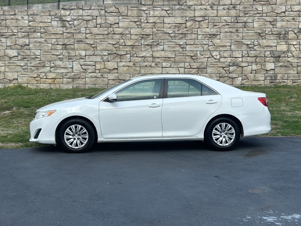 2014 Toyota Camry Image 2