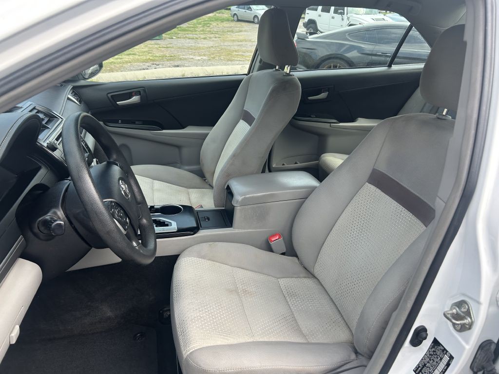 2014 Toyota Camry Image 8