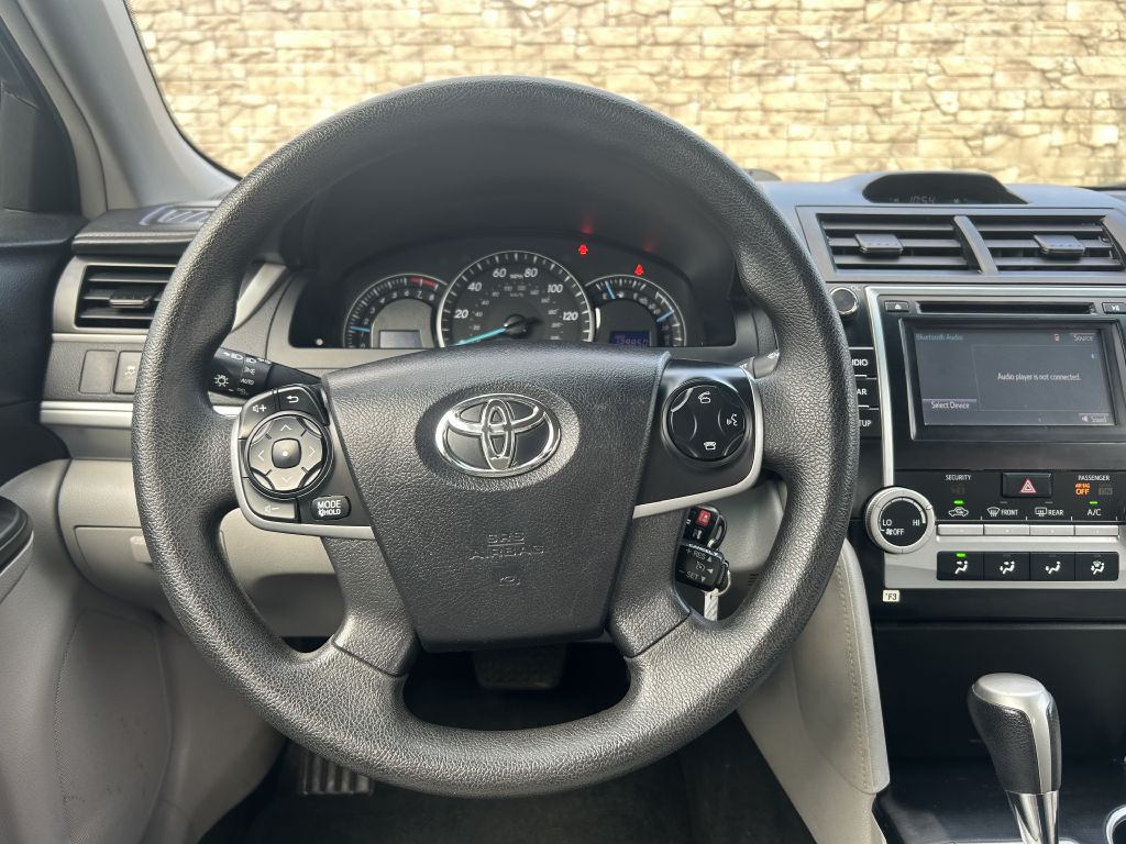 2014 Toyota Camry Image 16