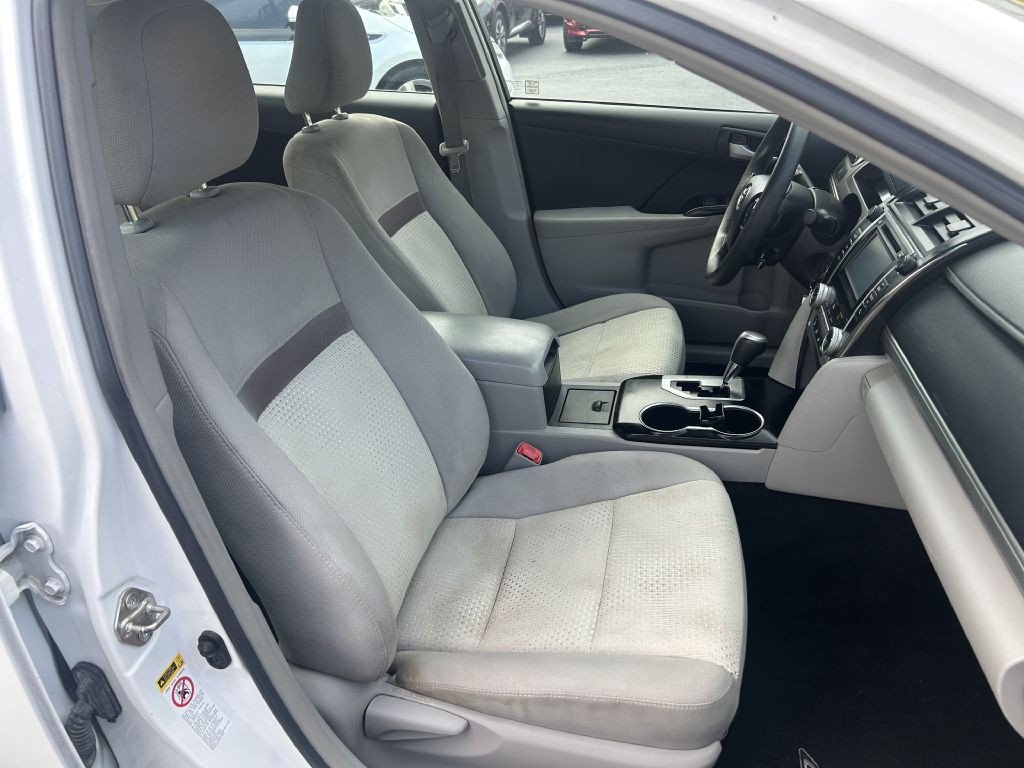 2014 Toyota Camry Image 17
