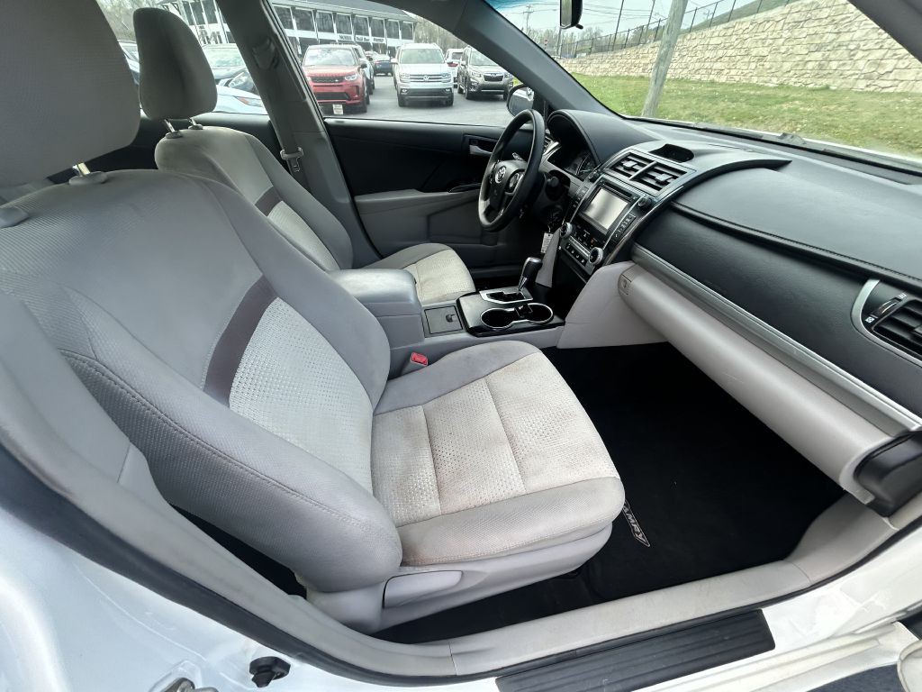 2014 Toyota Camry Image 18