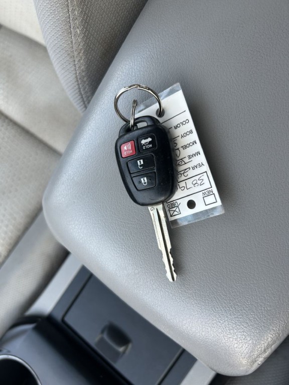 2014 Toyota Camry Image 22