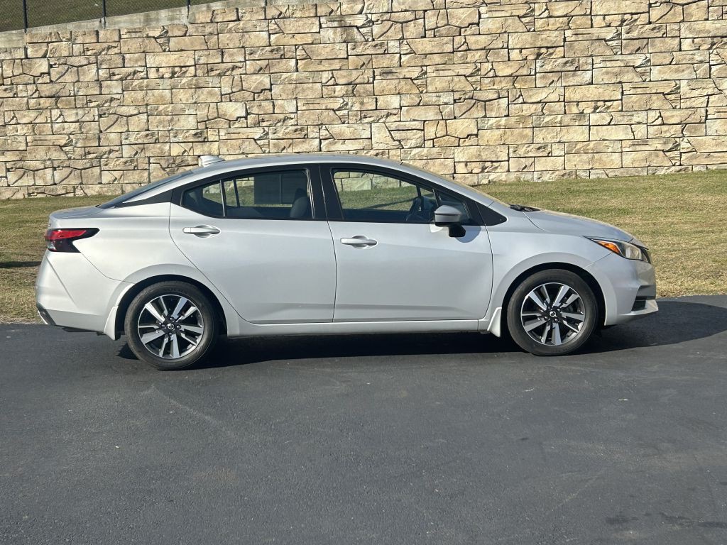 2020 Nissan Versa Image 3