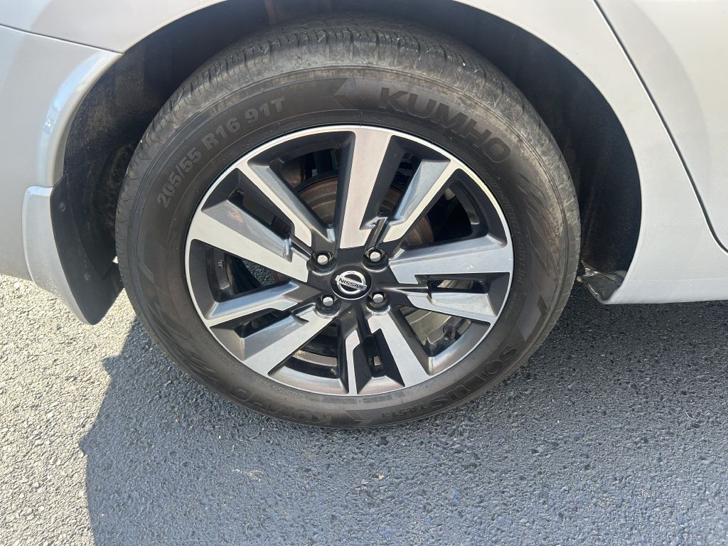 2020 Nissan Versa Image 6