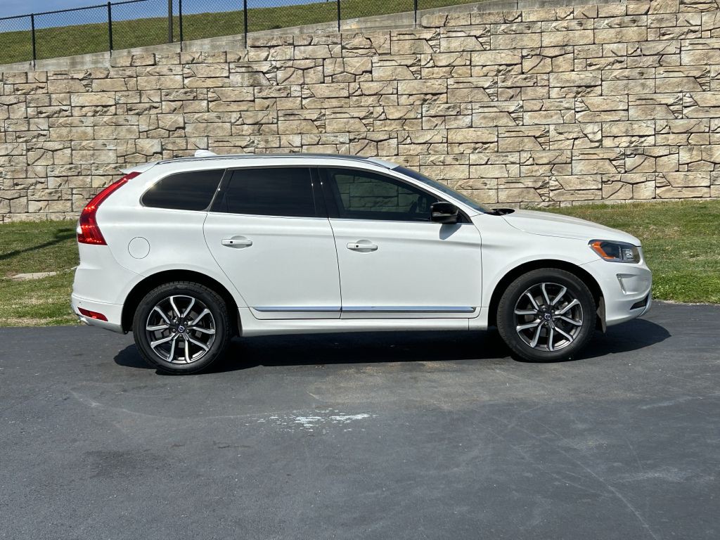 2017 Volvo XC60 Image 3