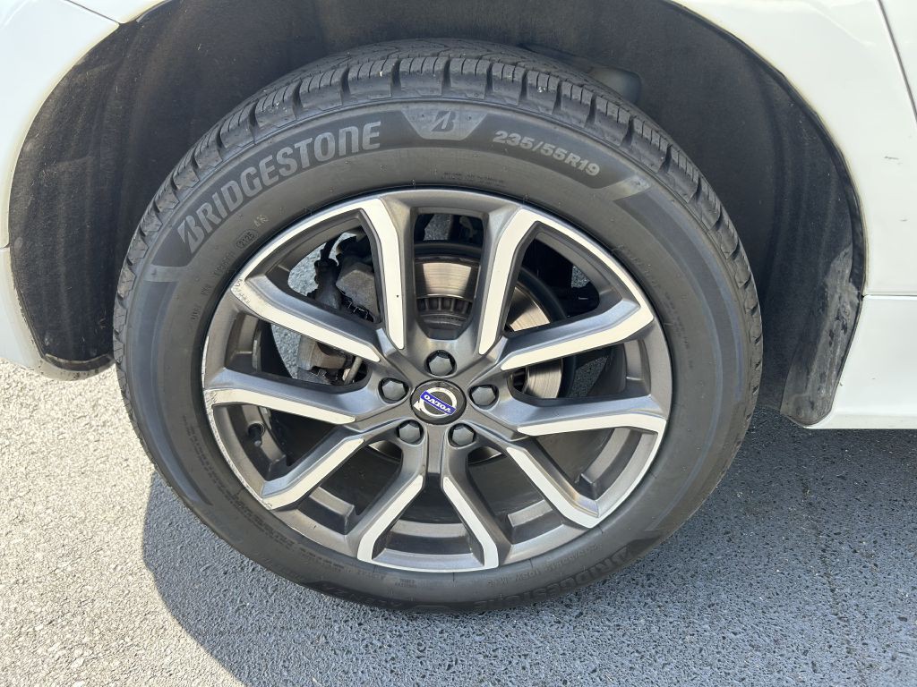 2017 Volvo XC60 Image 6