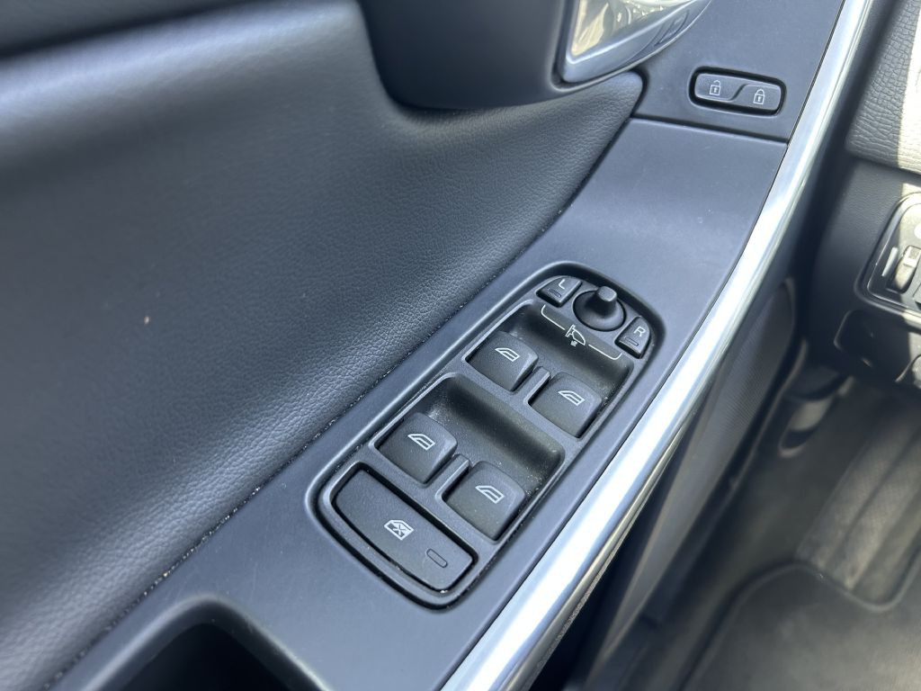 2017 Volvo XC60 Image 7