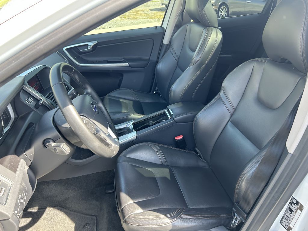 2017 Volvo XC60 Image 8