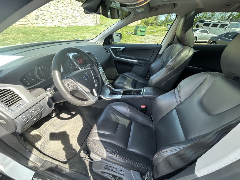 2017 Volvo XC60 Image 9