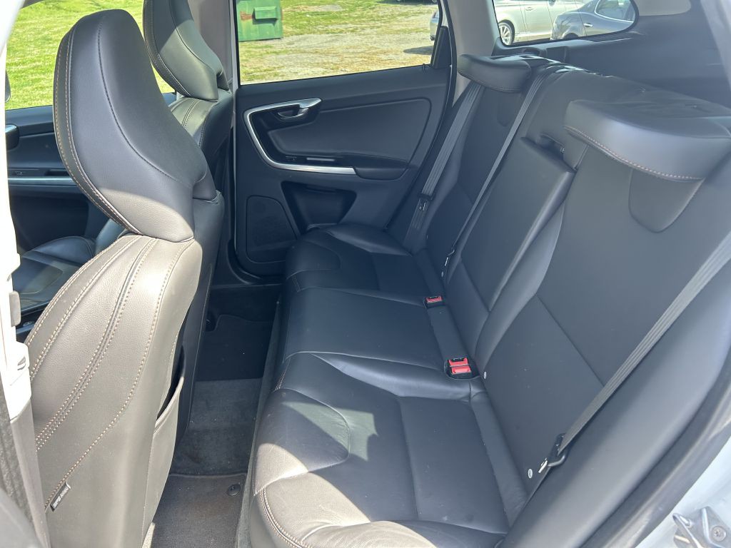 2017 Volvo XC60 Image 11