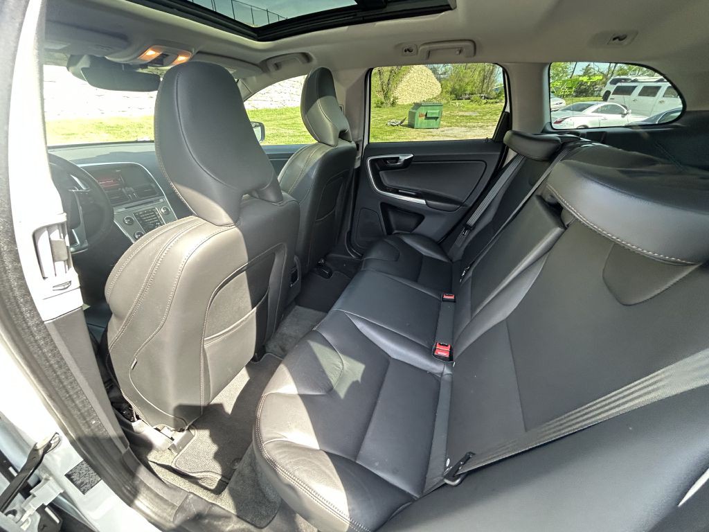 2017 Volvo XC60 Image 12