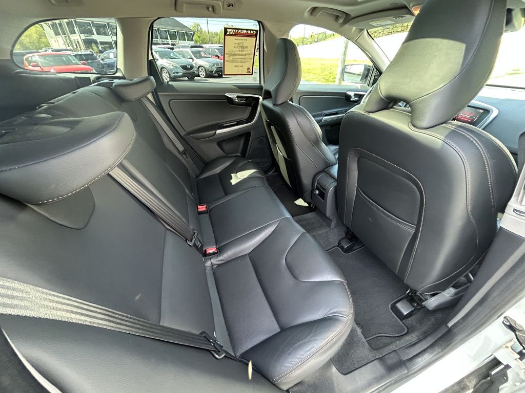 2017 Volvo XC60 Image 13